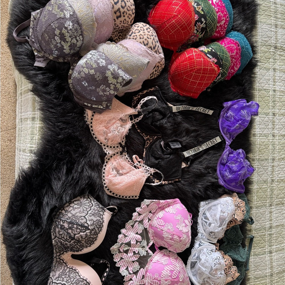 Victoria's Secret Collection of Bras Like New